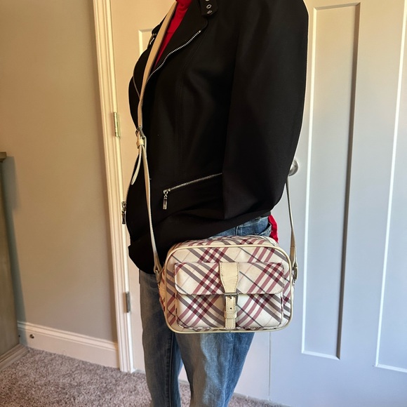 Burberry London Blue label cross body bag - Picture 5 of 14